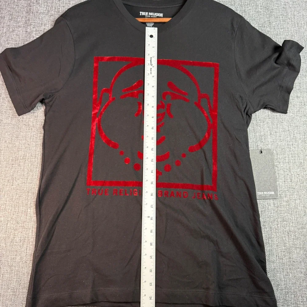True Religion Buddha Face Graphic‎ Tee Jet Black Red Velvet Print Mens M NWT